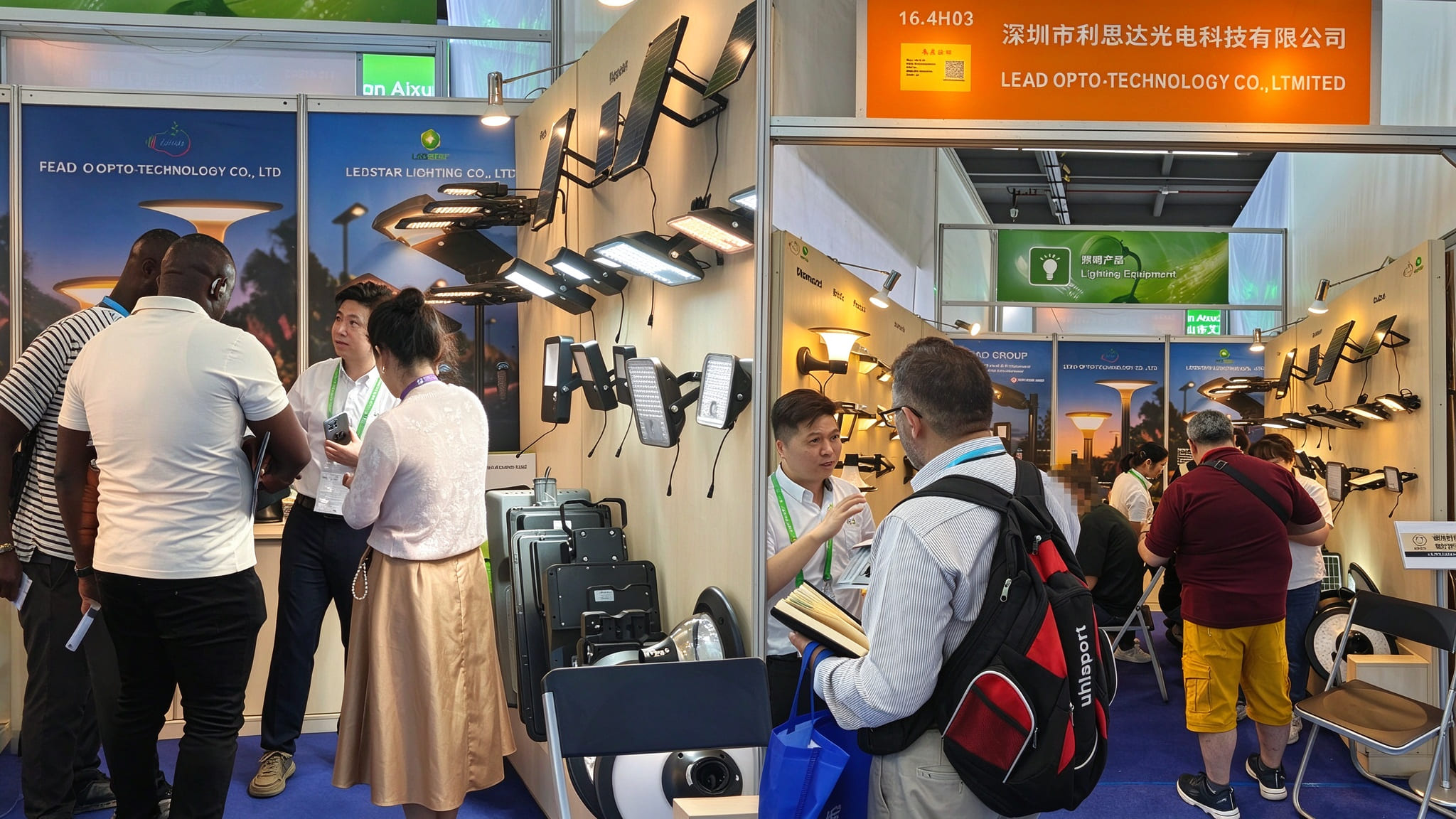 LUCK, an international sales representative of LEAD OPTO, is introducing the company's products to the customer in detail LUCK, an international sales representative of LEAD OPTO, is introducing the company's products to the customer in detail